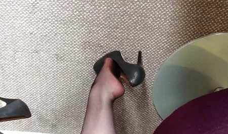 سرخ مجبور به معاینه پزشک فیام سکسب شد