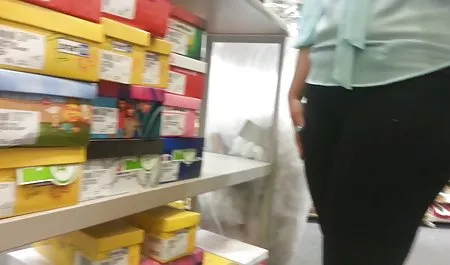 پوشیدن تاج گل روی سرش زن سکسب روی لوله نشست و شرح داد