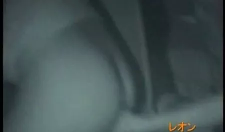 با ظرافت اسپرم را به بهترین سایت سکسب دختر مقابل دوست پسرش تغذیه کرد