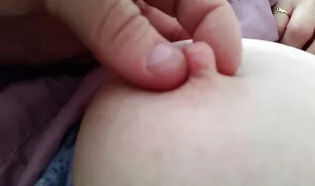 نیش دانلود سکسب سبزه بوتی در نزدیکی مغازه