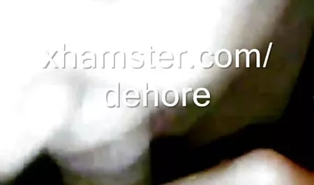 ساکورا نشان می دهد نوک سینه های ماساژ سکسب متورم را گاز گرفته و خود را در حالت های مختلف با فالو لعنت می کند